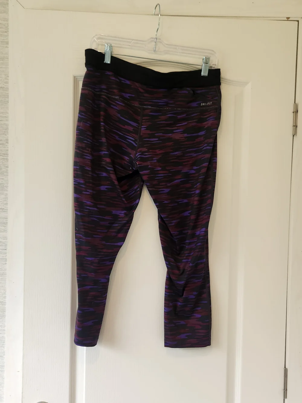 Nike Purple & Black Womens Patterned Capri Leggings L Euc
